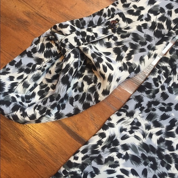 Leopard Print Button Up Long Sleeve Blouse Cuffed Office Small - Picture 8 of 11